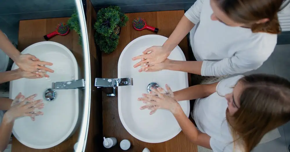 Why Do Girls Go To The Bathroom Together - ilifeguides